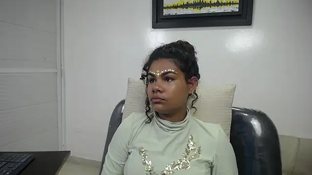 yaazhinii online show from 03/28/26, 11:55