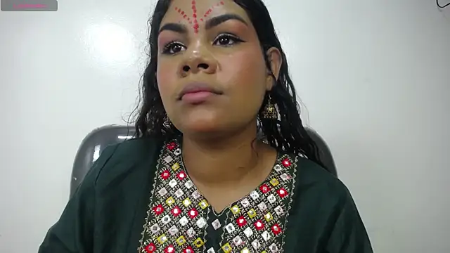 Snapshot of yaazhinii chatting on 05/23/26, 12:04 yaazhinii online show from 05/23/26, 12:04