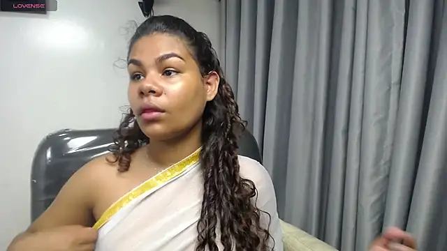 yaazhinii online show from 04/15/26, 11:49