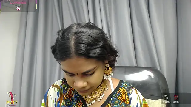 Snapshot of yaazhinii chatting on 05/06/26, 11:47 yaazhinii online show from 05/06/26, 11:47