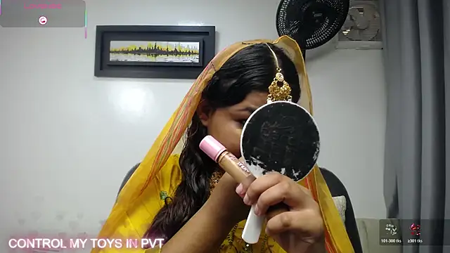 yaazhinii online show from 04/10/26, 12:01