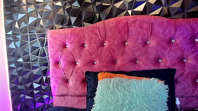 karenwild 1 online show from 04/04/26, 06:25