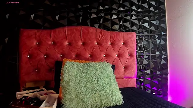 karenwild 1 online show from 04/25/26, 01:08