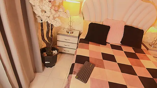 YazminJenner online show from 04/14/26, 04:50