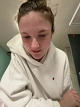 ViviLuu online show from 04/14/26, 08:03