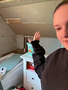 ViviLuu online show from 03/12/26, 10:41