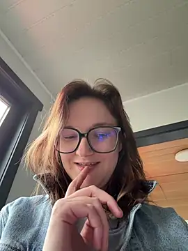 ViviLuu online show from 03/13/26, 03:39