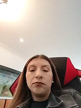 Snapshot of EloiseClairmont chatting on 02/12/26, 06:51 EloiseClairmont online show from 02/12/26, 06:51