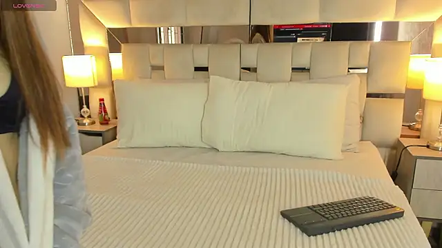 Snapshot of EloiseClairmont chatting on 02/16/26, 07:56 EloiseClairmont online show from 02/16/26, 07:56