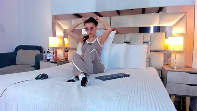 EloiseClairmont online show from 04/08/26, 07:37