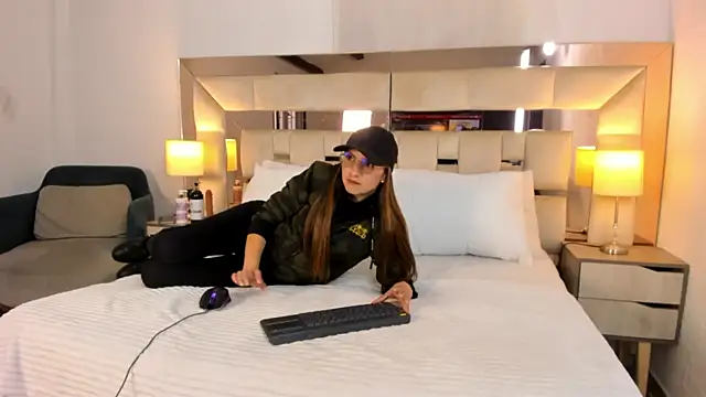 Snapshot of EloiseClairmont chatting on 02/28/26, 07:46 EloiseClairmont online show from 02/28/26, 07:46