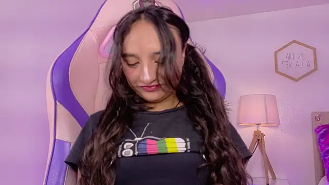  emily jonexs online show from 06/30/26, 07:47