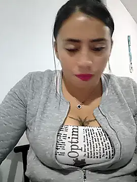 ashleymonroe4 online show from 04/07/26, 05:31