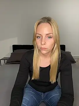 Snapshot of emily-becker22 chatting on 02/21/26, 04:31 emily-becker22 online show from 02/21/26, 04:31