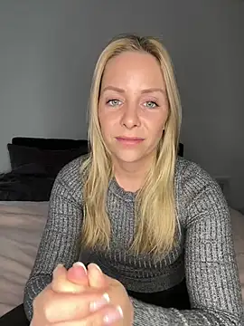 Snapshot of emily-becker22 chatting on 04/07/26, 03:47 emily-becker22 online show from 04/07/26, 03:47