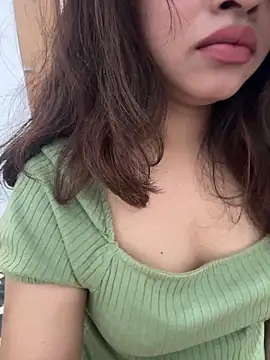 Snapshot of riya_sharma11 chatting on 02/11/26, 10:31 riya sharma11 online show from 02/11/26, 10:31