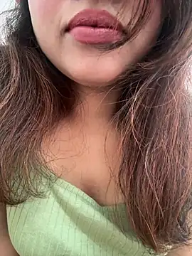 Snapshot of riya_sharma11 chatting on 02/11/26, 10:26 riya sharma11 online show from 02/11/26, 10:26