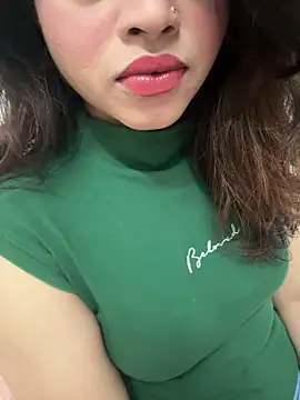 Snapshot of riya_sharma11 chatting on 02/22/26, 01:35 riya sharma11 online show from 02/22/26, 01:35