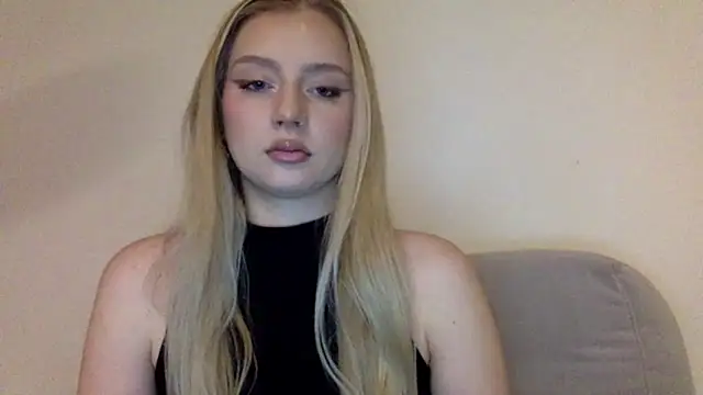 Snapshot of MayaWetDream chatting on 02/15/26, 05:23 MayaWetDream online show from 02/15/26, 05:23