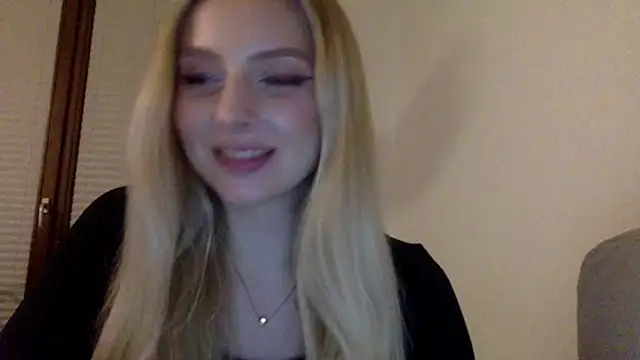Snapshot of MayaWetDream chatting on 04/29/26, 08:26 MayaWetDream online show from 04/29/26, 08:26