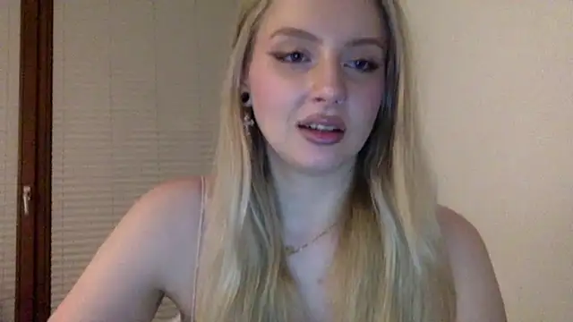 Snapshot of MayaWetDream chatting on 03/30/26, 06:20 MayaWetDream online show from 03/30/26, 06:20