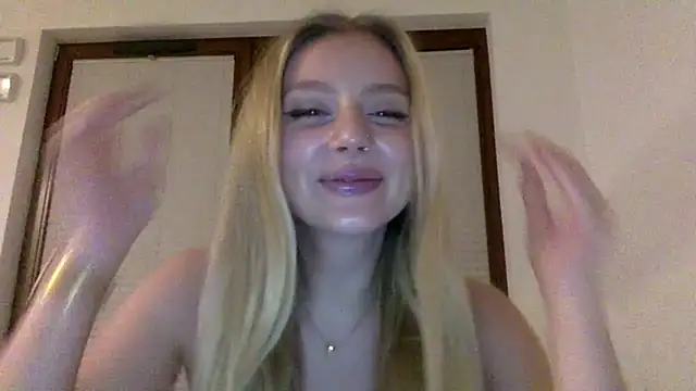 Snapshot of MayaWetDream chatting on 03/04/26, 09:11 MayaWetDream online show from 03/04/26, 09:11