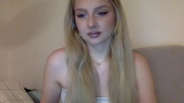 Snapshot of MayaWetDream chatting on 02/28/26, 04:17 MayaWetDream online show from 02/28/26, 04:17