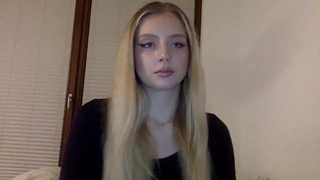 Snapshot of MayaWetDream chatting on 03/03/26, 09:22 MayaWetDream online show from 03/03/26, 09:22
