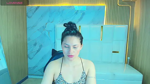 rox luxury tf online show from 05/04/26, 01:47