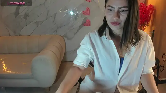 Snapshot of rox_luxury_tf chatting on 02/24/26, 08:42 rox luxury tf online show from 02/24/26, 08:42