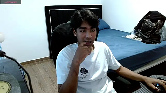 Snapshot of Pedestal_diamant chatting on 02/18/26, 08:05 Pedestal diamant online show from 02/18/26, 08:05