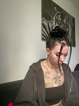 Snapshot of zoeelovee chatting on 02/25/26, 07:52 zoeelovee online show from 02/25/26, 07:52