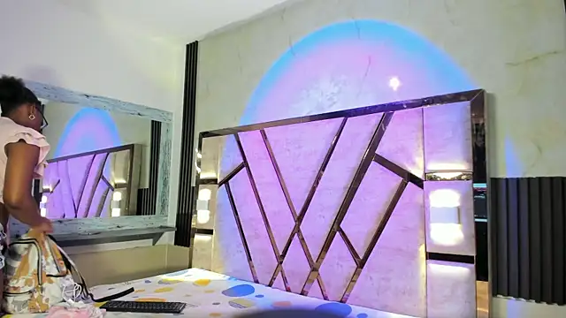 salem rosee online show from 04/01/26, 01:41