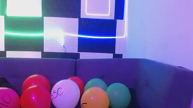 astrid blaze 27 online show from 02/16/26, 05:55