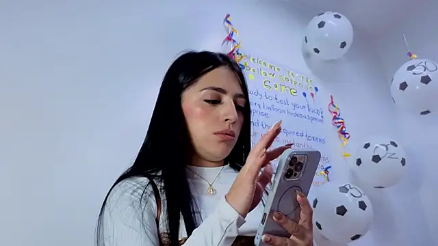 Snapshot of Julieta-Horny- chatting on 06/16/26, 02:06 Julieta-Horny- online show from 06/16/26, 02:06