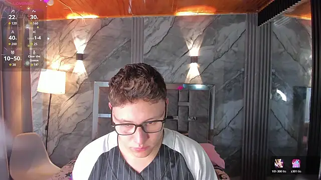 Snapshot of Manson_and_Zoe chatting on 05/17/26, 11:43 Manson and Zoe online show from 05/17/26, 11:43