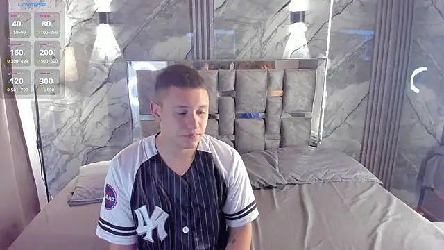 Snapshot of Manson_and_Zoe chatting on 02/09/26, 11:30 Manson and Zoe online show from 02/09/26, 11:30