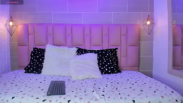 Snapshot of Naomi-Thompson chatting on 02/22/26, 10:22 Naomi-Thompson online show from 02/22/26, 10:22