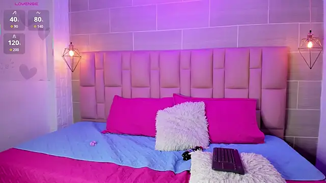 Snapshot of Naomi-Thompson chatting on 02/20/26, 08:22 Naomi-Thompson online show from 02/20/26, 08:22