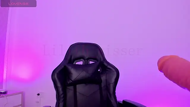 lilith visser online show from 04/13/26, 08:46