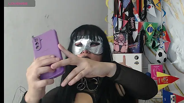 Snapshot of valen_ros chatting on 06/14/26, 02:51 valen ros online show from 06/14/26, 02:51