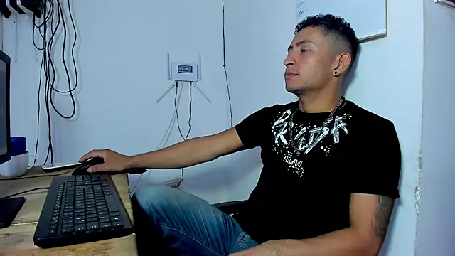 Snapshot of Party_Star1 chatting on 07/11/26, 12:44 Party Star1 online show from 07/11/26, 12:44