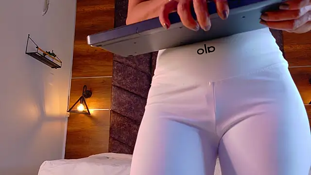 FernandaBrown   online show from 03/16/26, 07:38