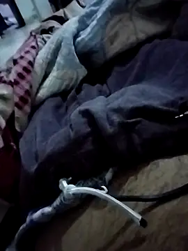 Snapshot of UnsureSlide chatting on 03/26/26, 02:32 UnsureSlide online show from 03/26/26, 02:32