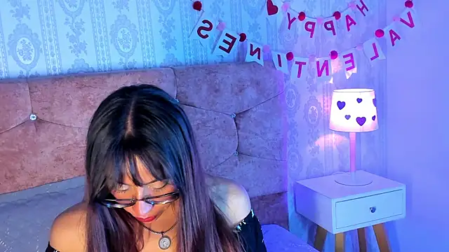 Snapshot of Chloe_Miiler chatting on 02/18/26, 01:18 Chloe Miiler online show from 02/18/26, 01:18