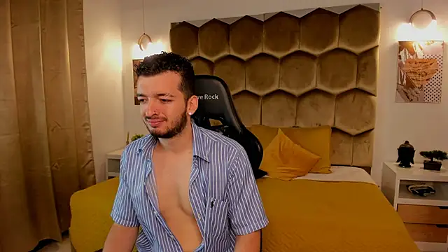 Logan Wolf-js online show from 04/01/26, 12:17