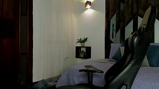 Logan Wolf-js online show from 04/05/26, 01:56