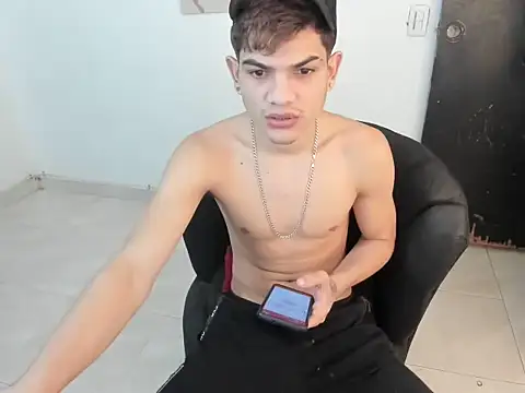 Jesshot bigcock20cm online show from 02/25/26, 03:51