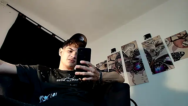 Snapshot of Jesshot_bigcock20cm chatting on 04/21/26, 02:14 Jesshot bigcock20cm online show from 04/21/26, 02:14