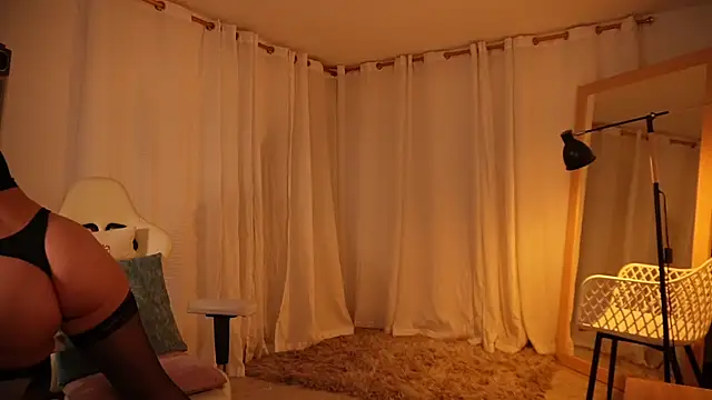 Madisonlara1 online show from 04/10/26, 06:04